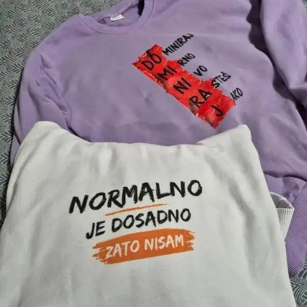 Krsticfamily kolekcija dukseva Dominiraj mirno i Normalno je dosadno